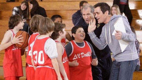 Modern Family Season 1 Episode 20 - Benched