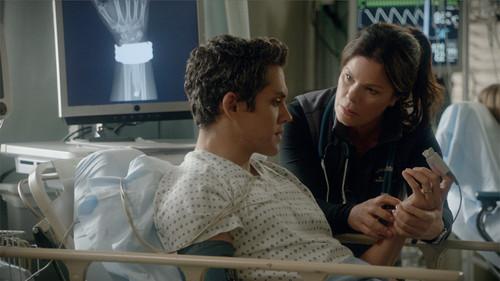Code Black Season 2 Episode 8 - 1.0 Bodies