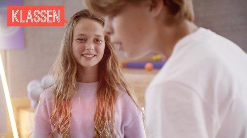 Klassen Season 11 Episode 25 - Adam and Mia are flirting