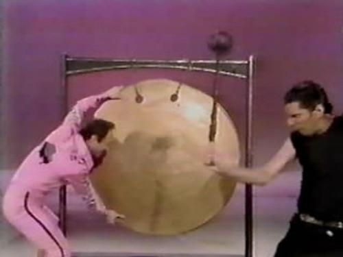 3-2-1 Contact Season 1 Episode 1 - Noisy/Quiet: Production & Processing of Sound