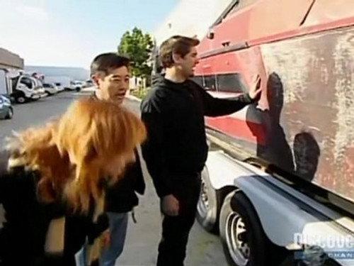 MythBusters Season 5 Episode 8 - Birds in a Truck
