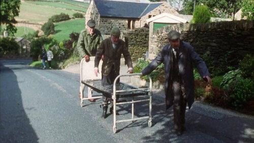 Last of the Summer Wine Season 16 Episode 8 - The Sweet Smell Of Excess