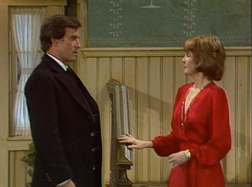 Newhart Season 1 Episode 10 - The Senator's Wife Was Indiscreet