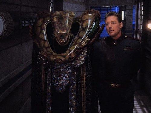 Babylon 5 Season 2 Episode 13 - Hunter, Prey