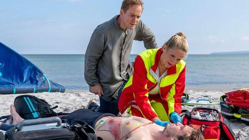 Praxis mit Meerblick Season 1 Episode 12 - Close-hauled