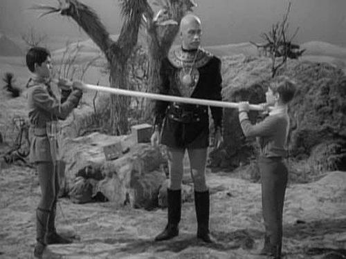 Lost in Space Season 1 Episode 22 - The Challenge