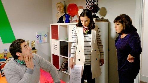 La que se avecina Season 9 Episode 13 - Una tanqueta, una eminencia rusa y la madre de todas las derramas