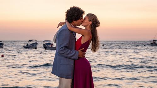 Acapulco Season 1 Episode 6 - Uptown Girl