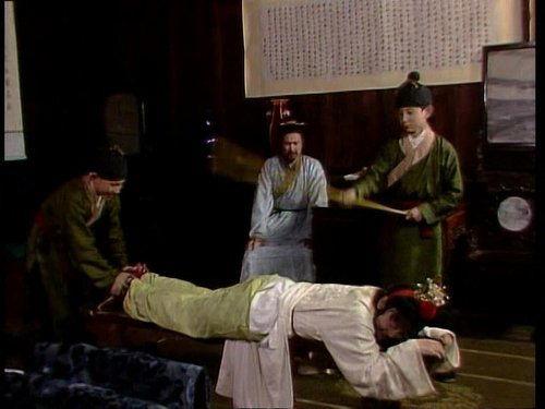 Dream in Red Mansions Season 1 Episode 15 - Baoyu was Beaten For Flirting