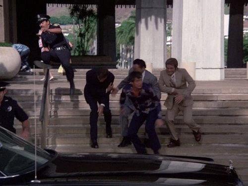 Hawaii Five-O Season 8 Episode 18 - Loose Ends Get Hit