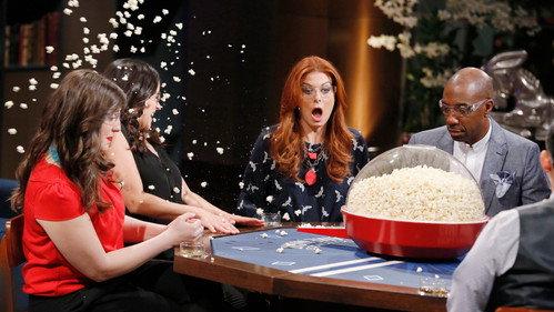 Hollywood Game Night Season 3 Episode 2 - Your Popcorn Made a Messing