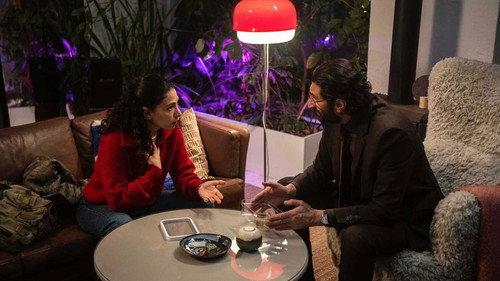 We Come in Peace Season 1 Episode 2 - Zandra's discovery