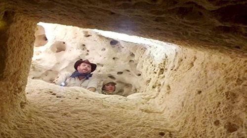 Expedition Unknown Season 4 Episode 8 - Egypt's Lost Queens