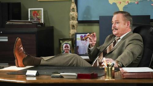 Bob Hearts Abishola Season 5 Episode 9 - Sad Cupcakes