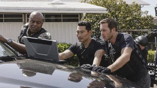 Hawaii Five-0 Season 7 Episode 20 - Huikau na makau a na lawaiʻa (The Fishhooks of the Fishers Become Entangled)
