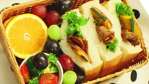 BENTO EXPO Season 4 Episode 1 - Sukiyaki & Japanese Style Sandwich