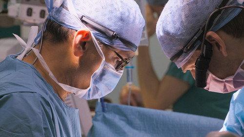 Surgeons: At the Edge of Life Season 7 Episode 1 - A Lot to Lose