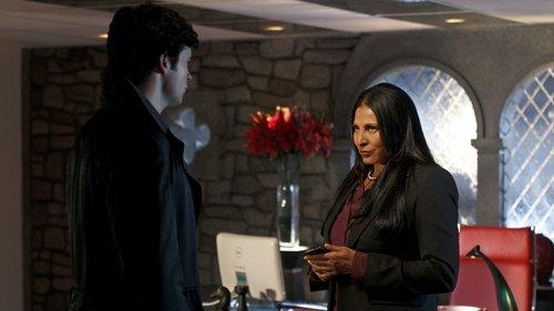 Smallville Season 9 Episode 16 - Checkmate