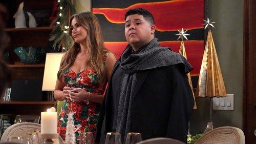 Modern Family Season 11 Episode 9 - The Last Christmas