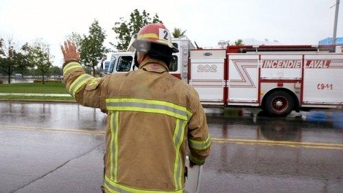 911 Season 1 Episode 16 - Episode 16