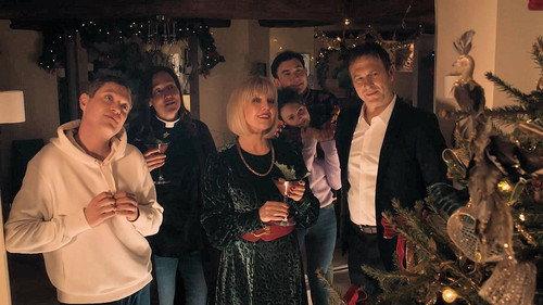 Agatha Raisin Season 4 Episode 1 - Kissing Christmas Goodbye