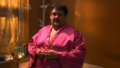 Ideal Season 3 Episode 5 - The Bath