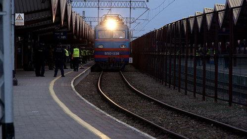 60 Minutes Season 54 Episode 25 - 3/6/2022: Platform 4, State of the Pandemic, Flying Blind