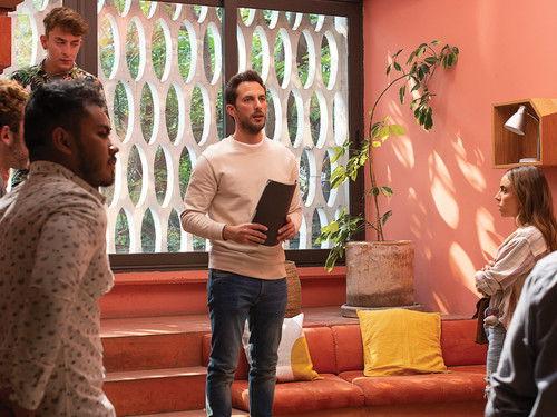 How to Survive Being Single Season 2 Episode 2 - All the World Is a Stage