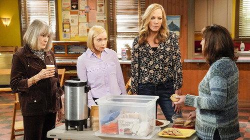 Mom Season 8 Episode 6 - Woo-Woo Lights and an Onside Kick