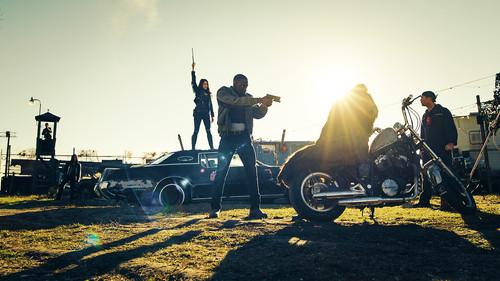 Wynonna Earp Season 1 Episode 5 - Diggin' Up Bones