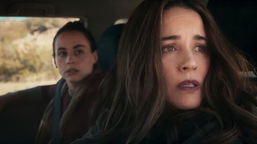 El Refugio Season 1 Episode 1 - El Zumbido