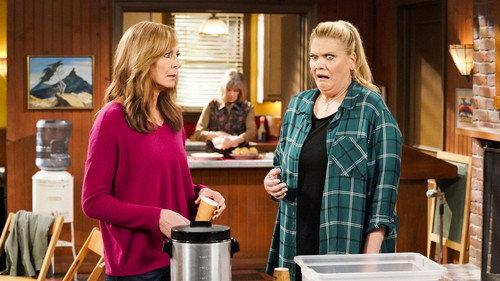 Mom Season 7 Episode 5 - Fake Bacon and a Plan to Kill All of Us