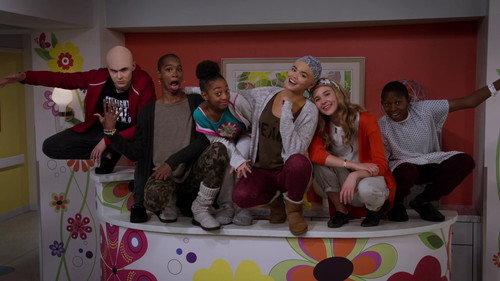 Alexa & Katie Season 1 Episode 8 - Support Group