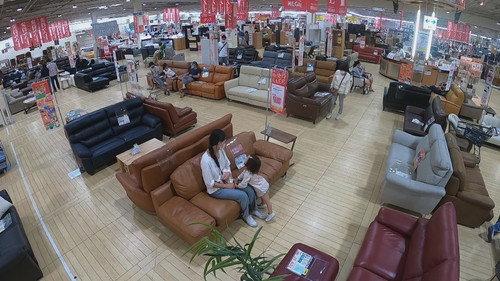 Document 72 Hours Season 11 Episode 23 - Opening New Doors at a Furniture Outlet Store