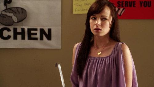 Awkward. Season 1 Episode 6 - Queen Bee-atches
