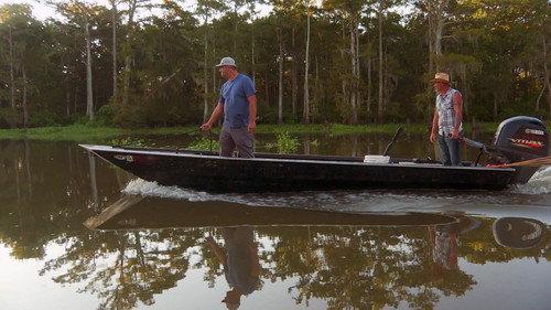 Swamp People Season 17 Episode 12 - Rising Tides, Risky Moves