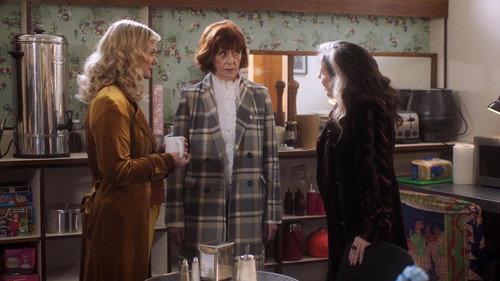 Queens of Mystery Season 1 Episode 5 - Smoke and Mirrors, First Chapter
