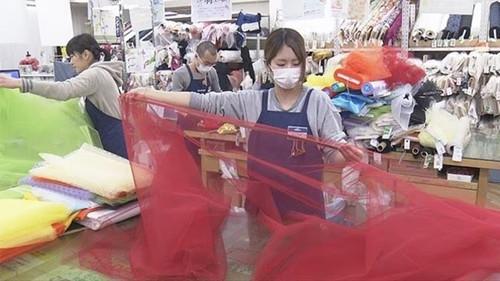 Document 72 Hours Season 8 Episode 15 - Fabric, Buttons, and Me