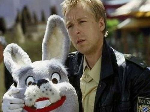 Die Rosenheim-Cops Season 4 Episode 19 - Der Jäger ist des Hasen Tod