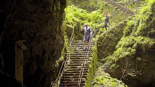 The Amazing Race Season 35 Episode 10 - Everyone Loves a Comeback Story