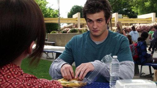 Awkward. Season 1 Episode 5 - Jenna Lives