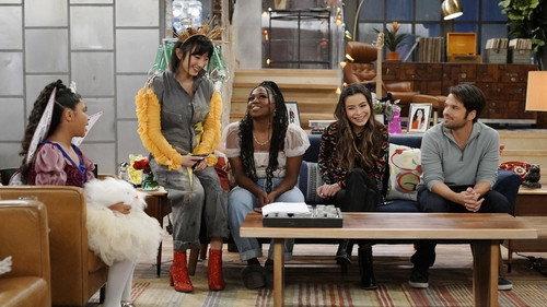 undefined Season 1 Episode 12 - iThrow a Flawless Dinner Party