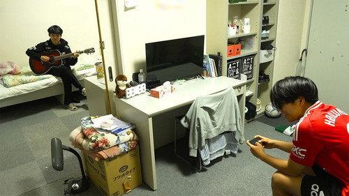 Document 72 Hours Season 16 Episode 16 - Student Life in a Multicultural Dorm