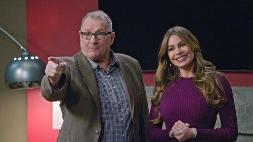 Modern Family Season 10 Episode 18 - Stand By Your Man