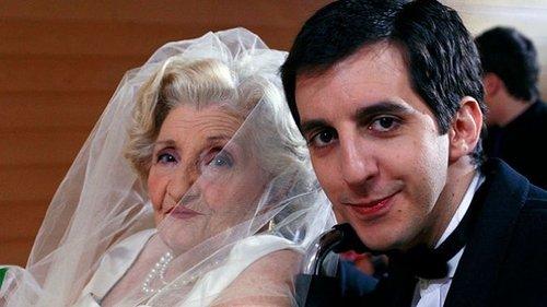 La que se avecina Season 2 Episode 12 - Un condenado, un embarazo fantasma y un verano sin piscina