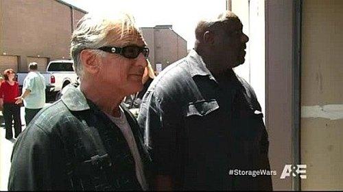 Storage Wars Season 3 Episode 25 - Tustin, Bee Have a Problem