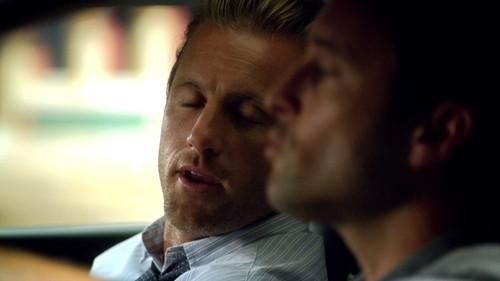 Hawaii Five-0 Season 1 Episode 19 - Ne Me‘e Laua Na Paio (Heroes and Villains)