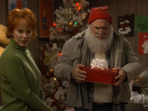 Reba Season 2 Episode 10 - Cookies for Santa