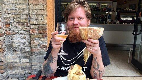 Background image for Tim Mälzer vs. Lukas Mraz