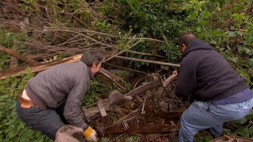 American Pickers Season 1 Episode 4 - Invisible Pump